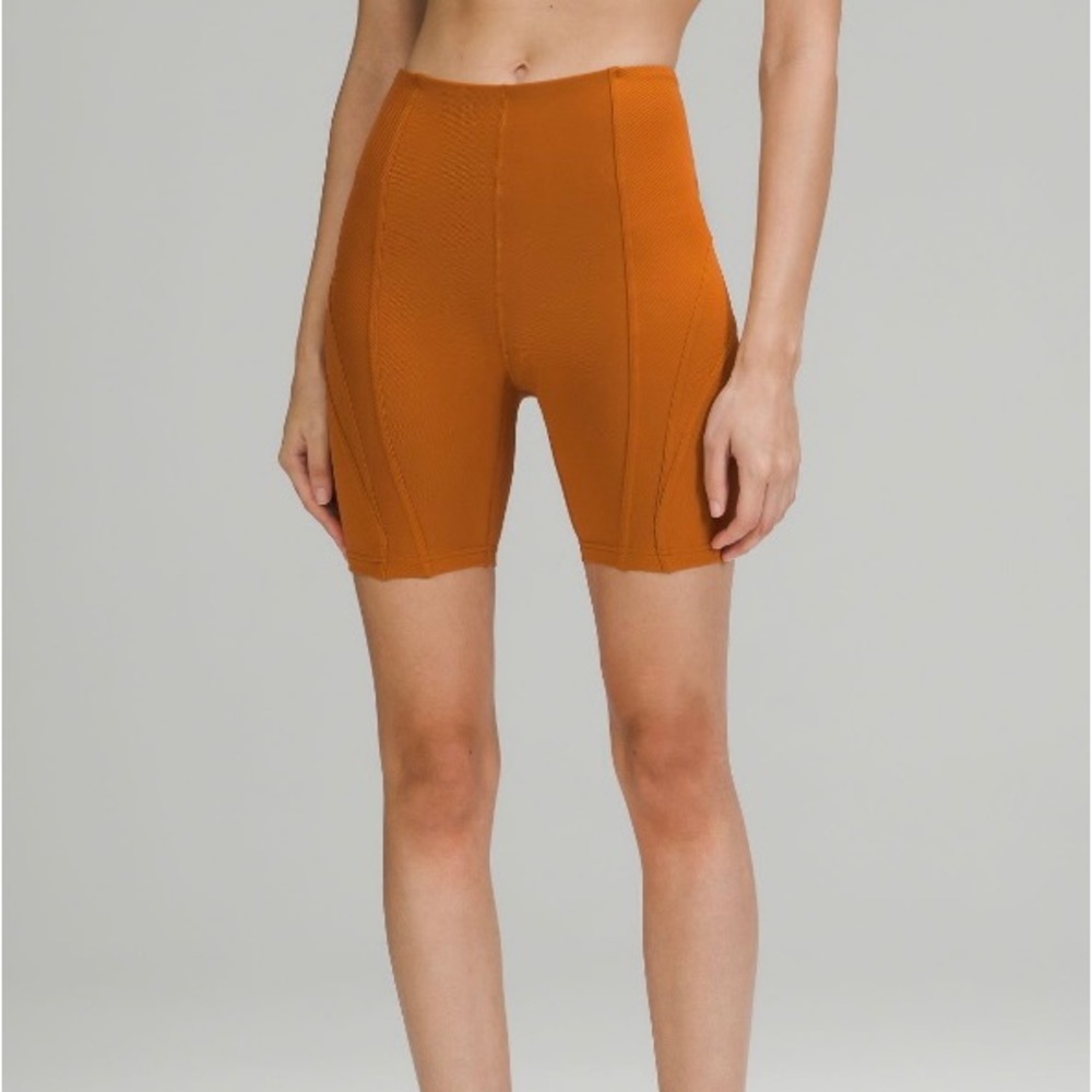 Lululemon ribbed high rise short 8” size 4